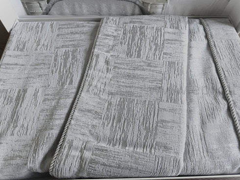 Prabangi lovatiesė "Rebecca" su 2 pagalvių užvalkalais, pilka